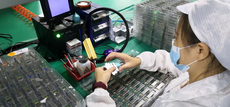 Packing fiber optic transceivers