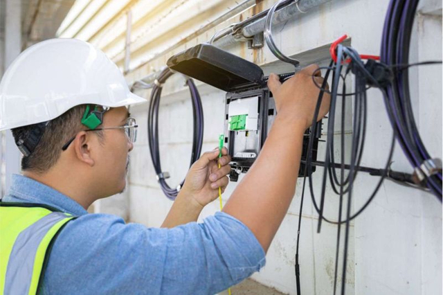 Pushable fiber cable for telecom and ISP access network deployment